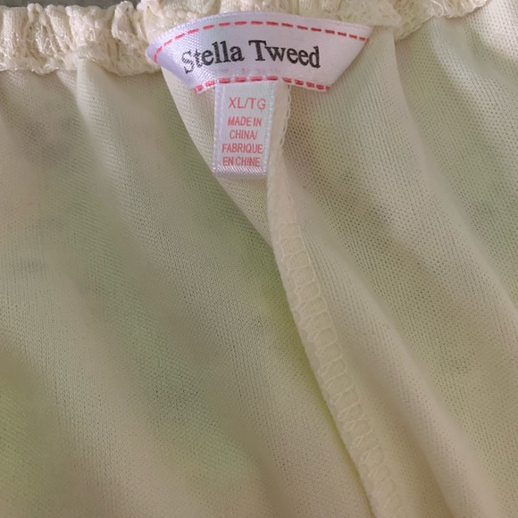 Lace strapless dress with bow cut out detail on the back - Picture 4 of 4